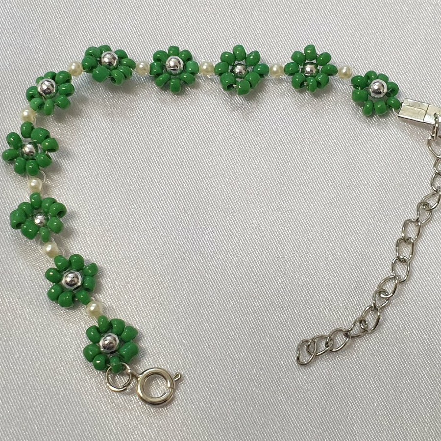 Beaded Green Daisy Bracelet