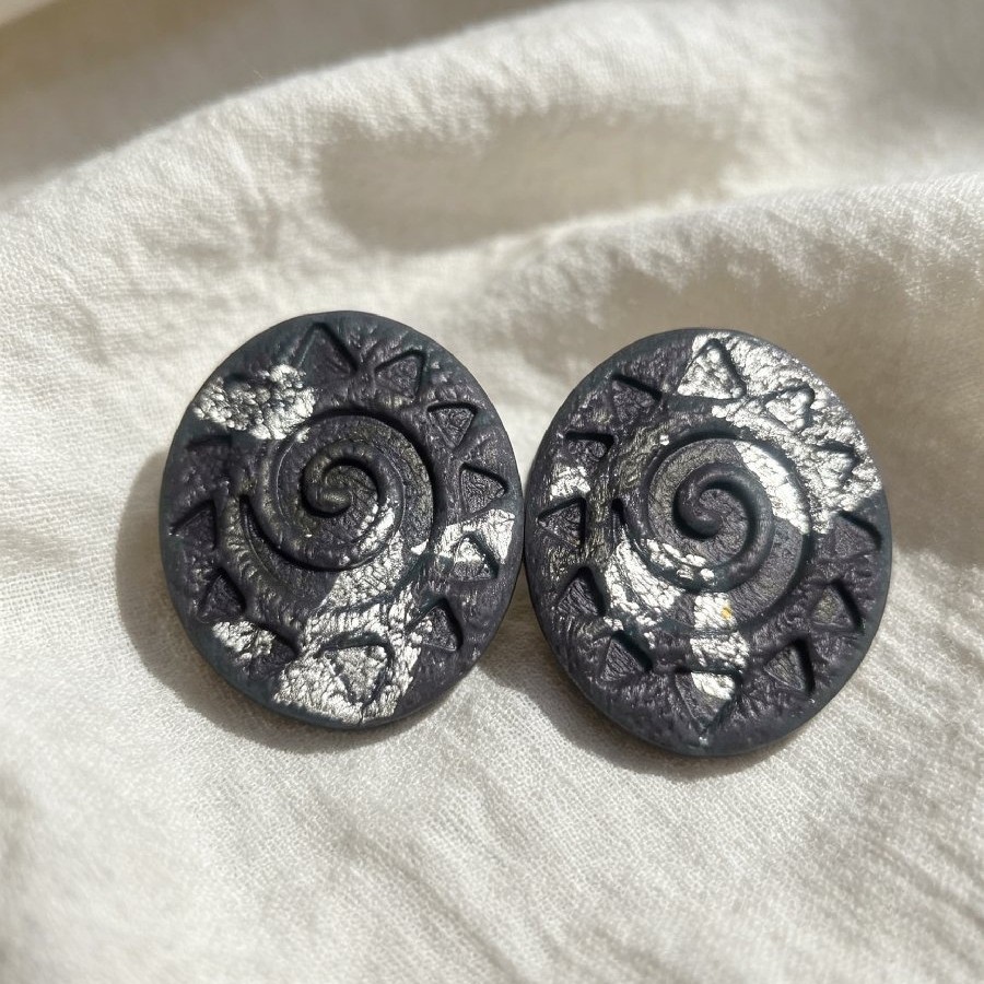 🖤 Dark Spiral Tribal-Texture Studs