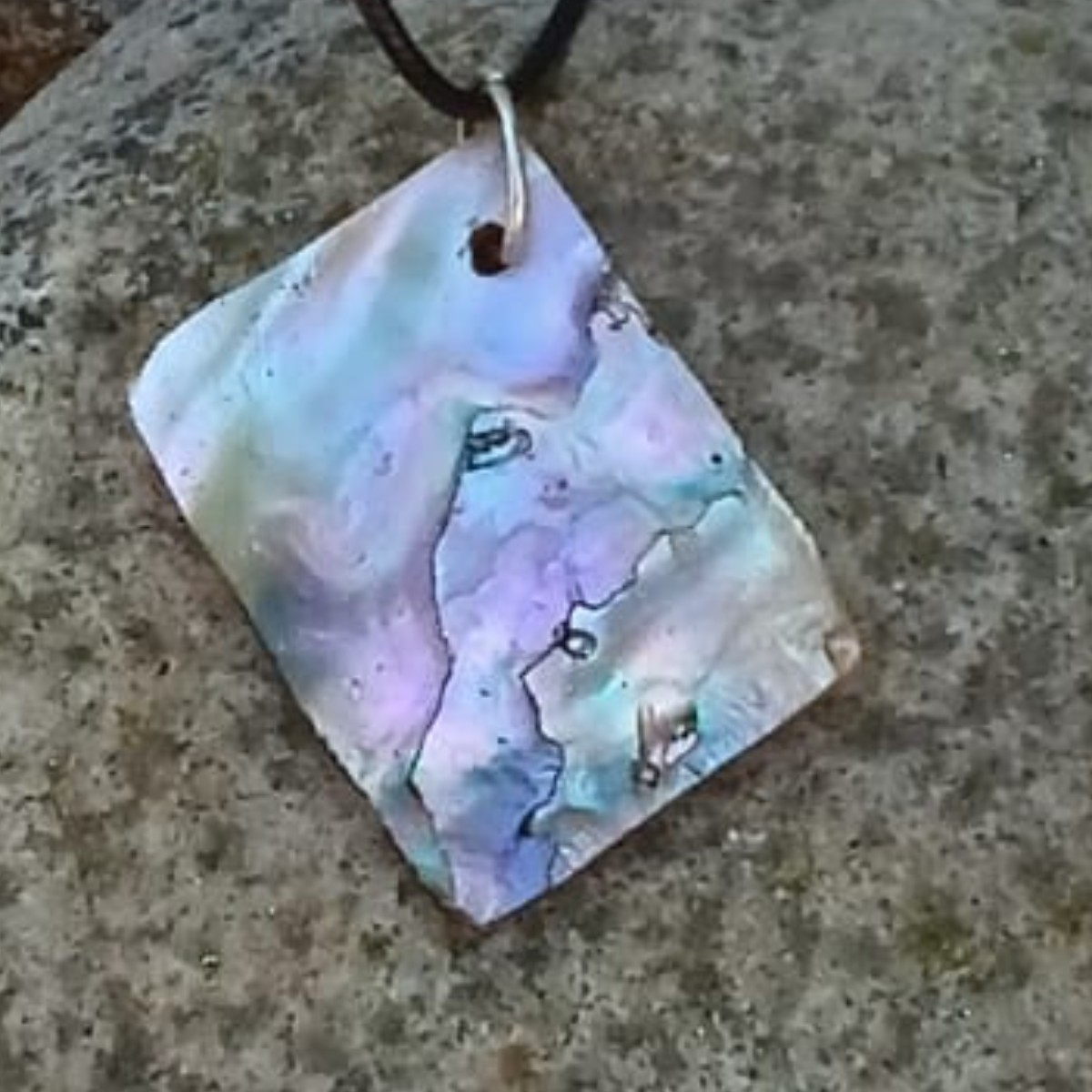 Pearlescent Drift Pendant & Cord image 3