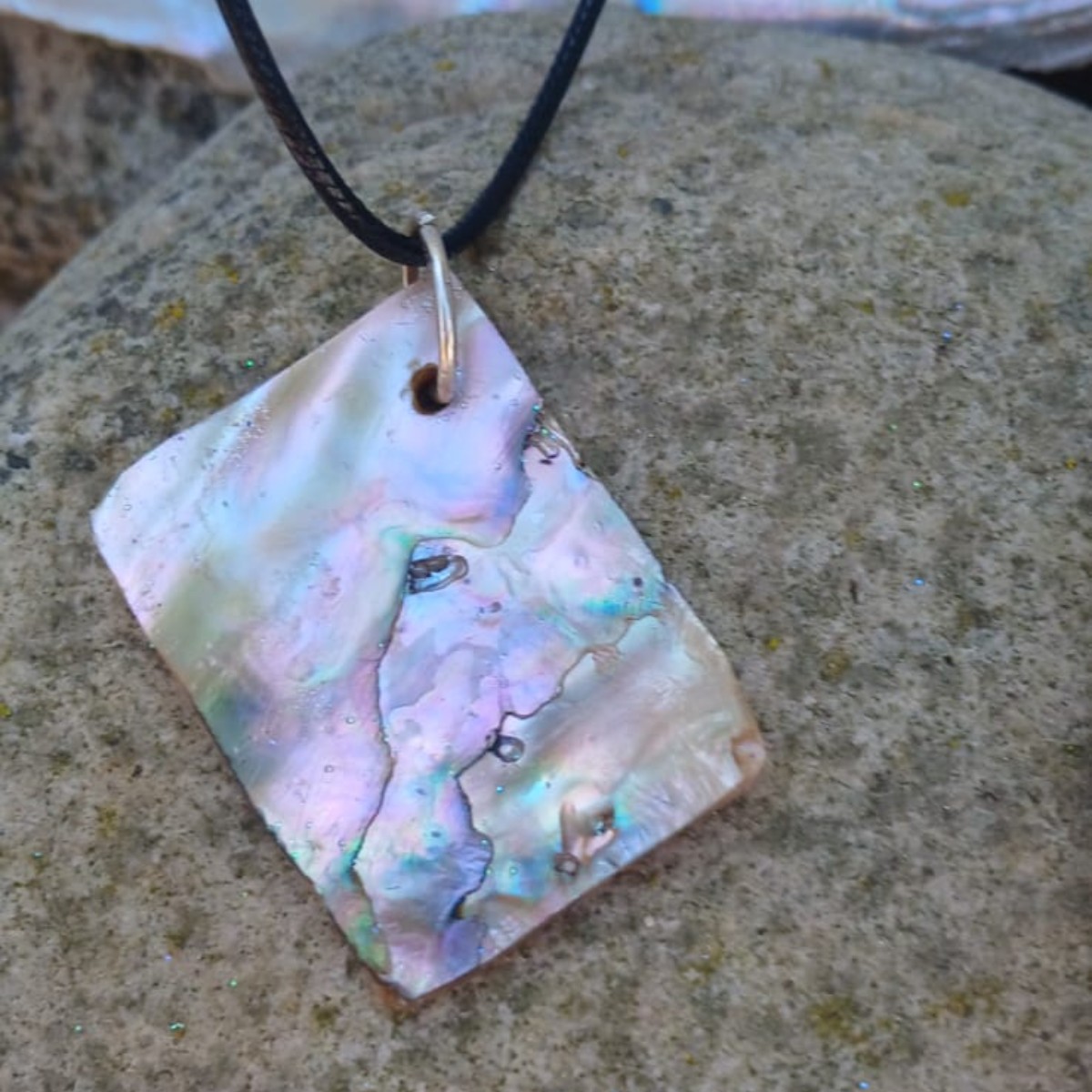 Pearlescent Drift Pendant & Cord image 4