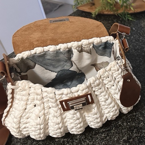 The Bubbly Crossbody image 2
