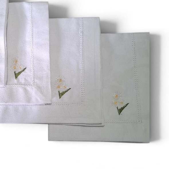 Daisy Embroidered Table Napkins image 2