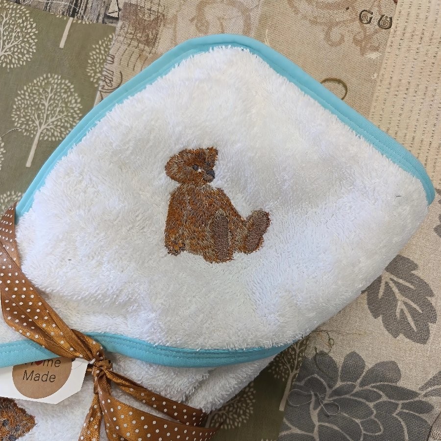 Hooded Towel With Burp Cloth image 4