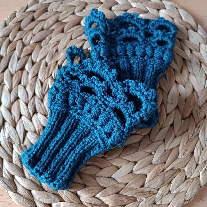Lace Wrist Cuffs