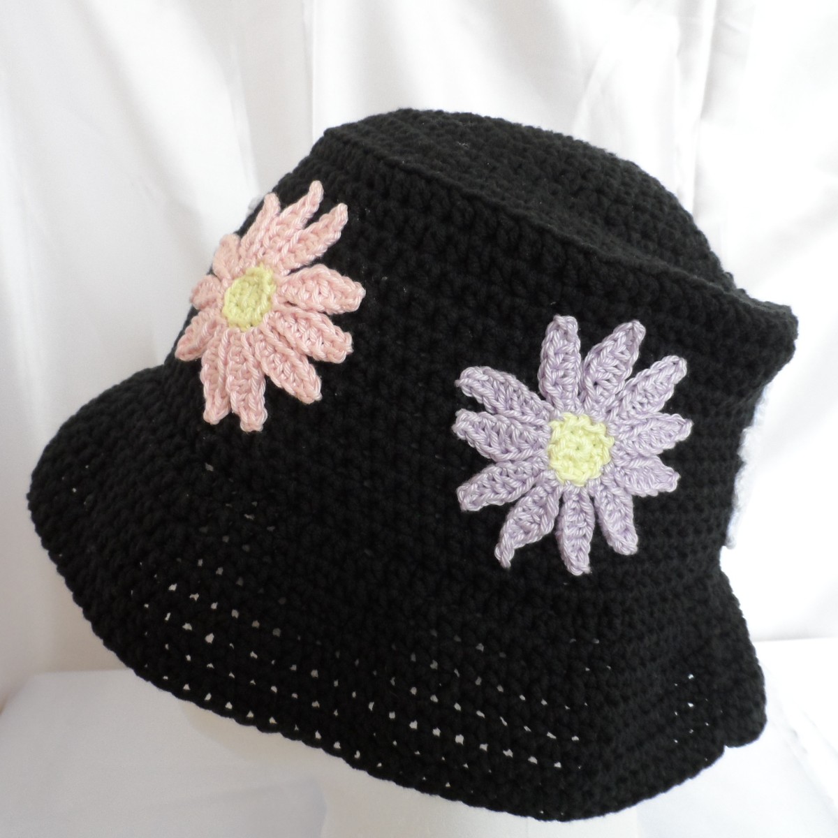 Bucket hat black with flowers