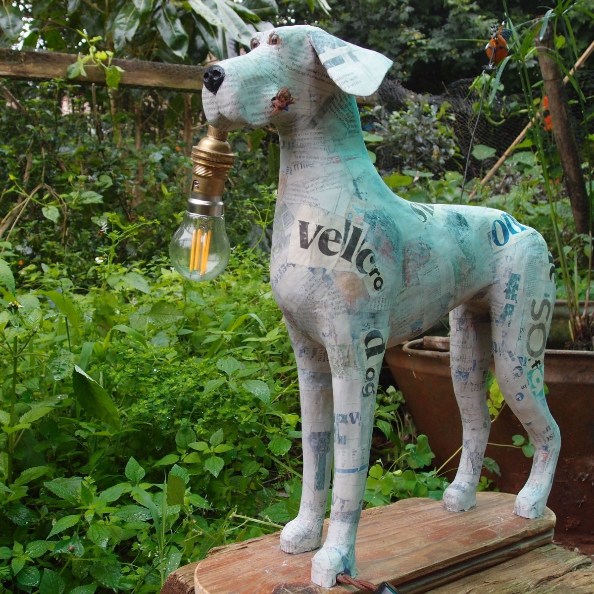 Bheka:  Great Dane lamp - Newspaper headline variation image 2