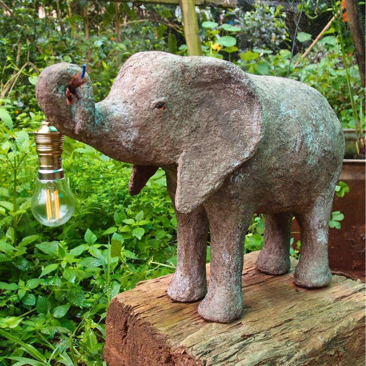 Gulliver: Sculpted elephant lamp image 4