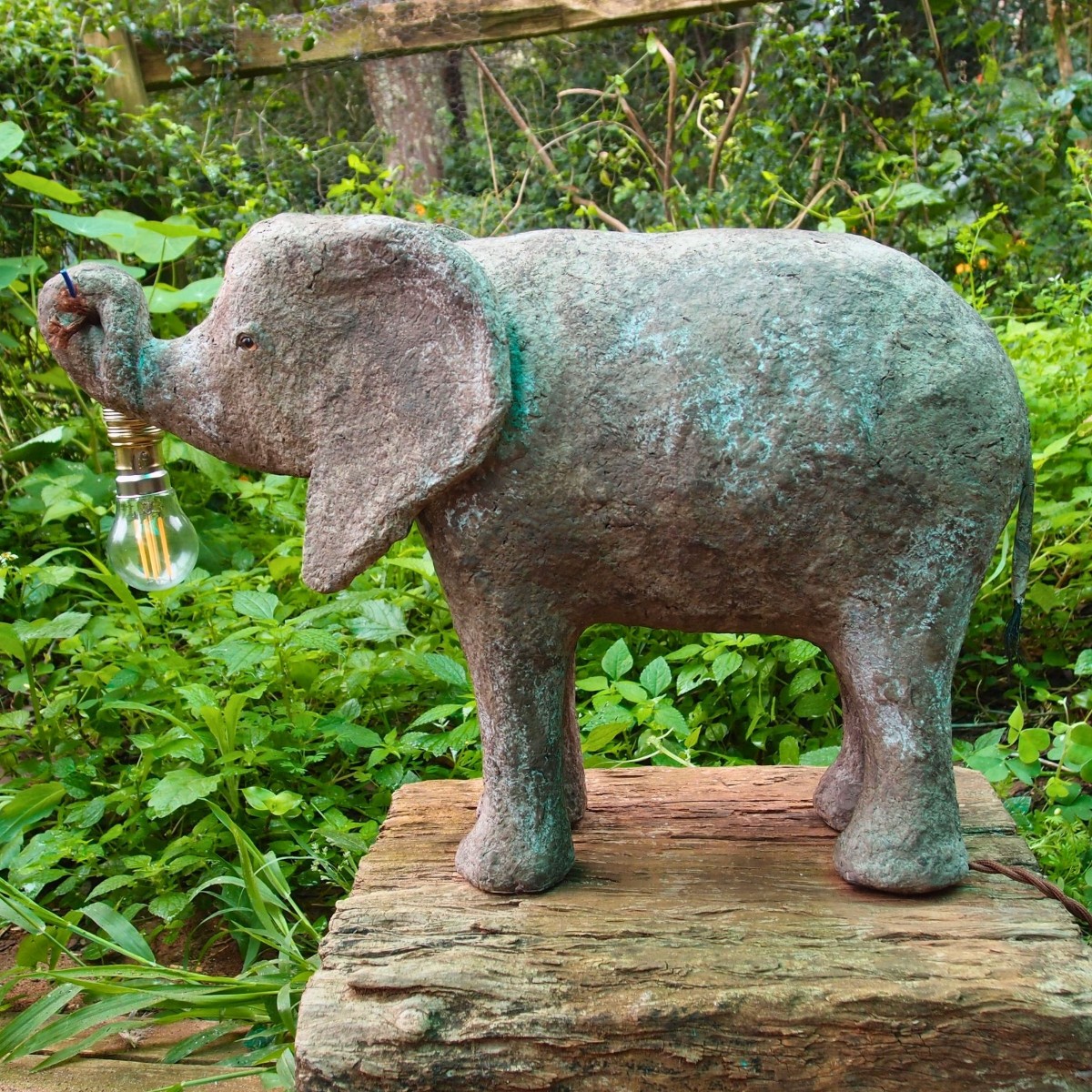 Gulliver: Sculpted elephant lamp image 5