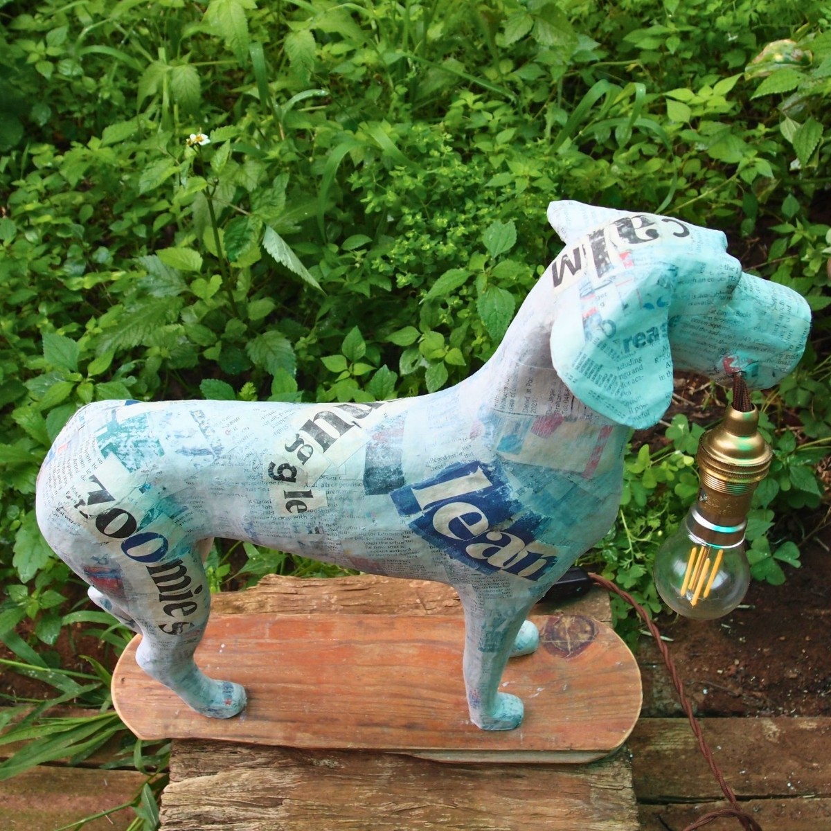 Bheka:  Great Dane lamp - Newspaper headline variation image 3