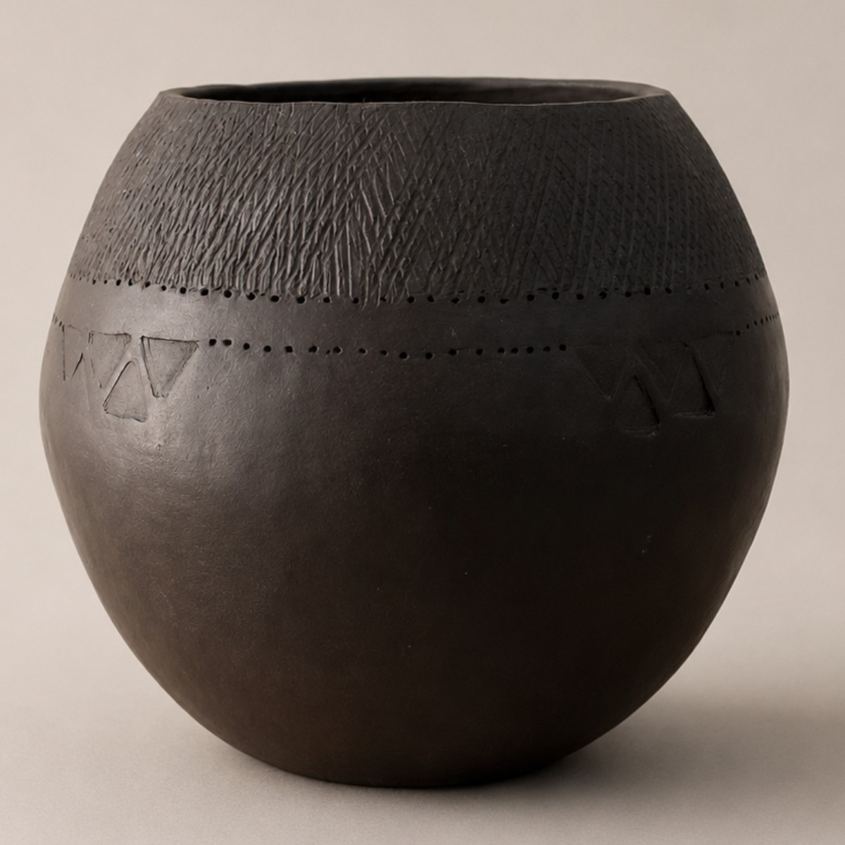 Black clay beer pot image 3