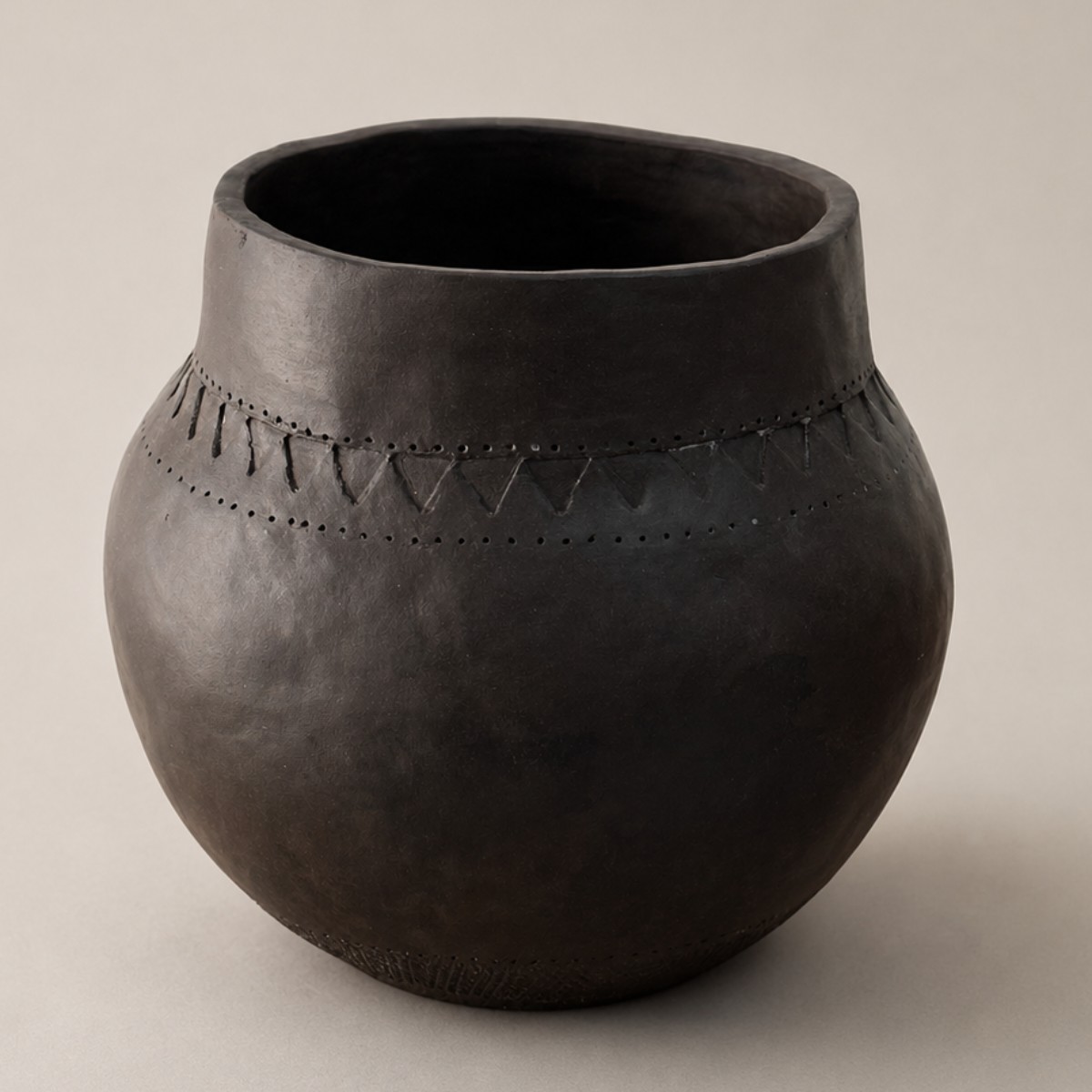 Black clay beer pot